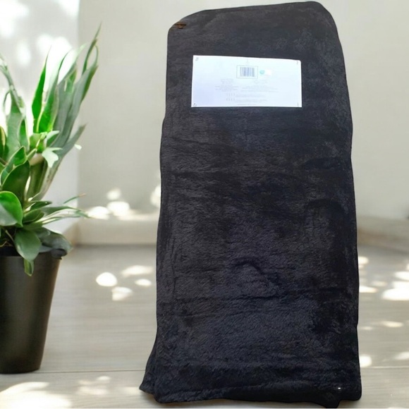 Elle Decor Black Oversize High Pile Plush Blanket/Throw 70”x 60” - Picture 2 of 5